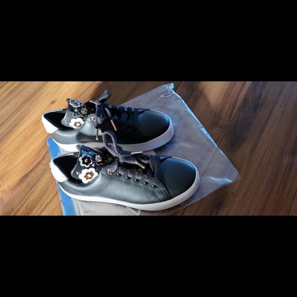 Michael Kors Shoes - Picture 3 of 3